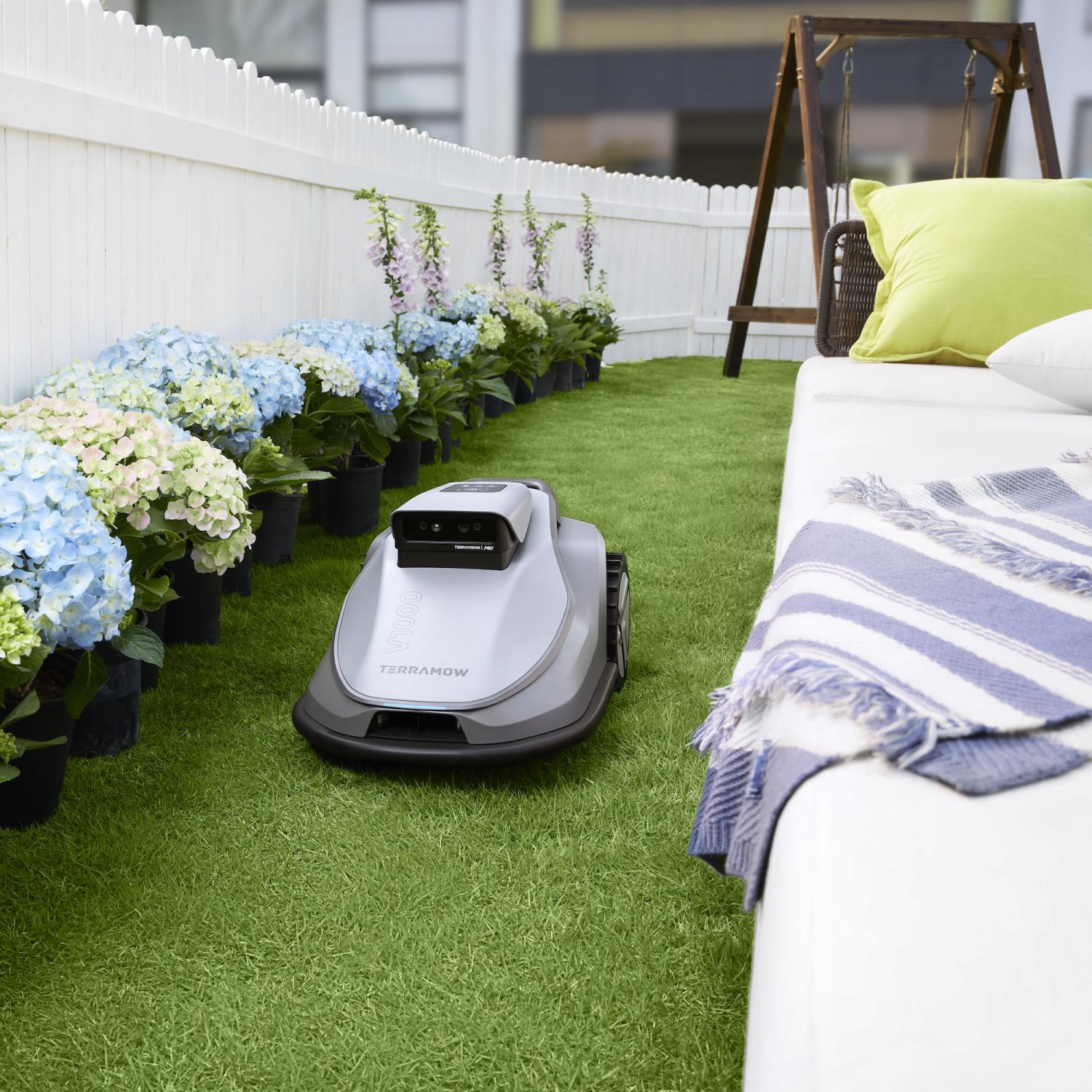 Terramow V1000 mit Garage, Mähroboter, smarter Rasenroboter für 1000 m², Gartenpflege ohne Begrenzungskabel
